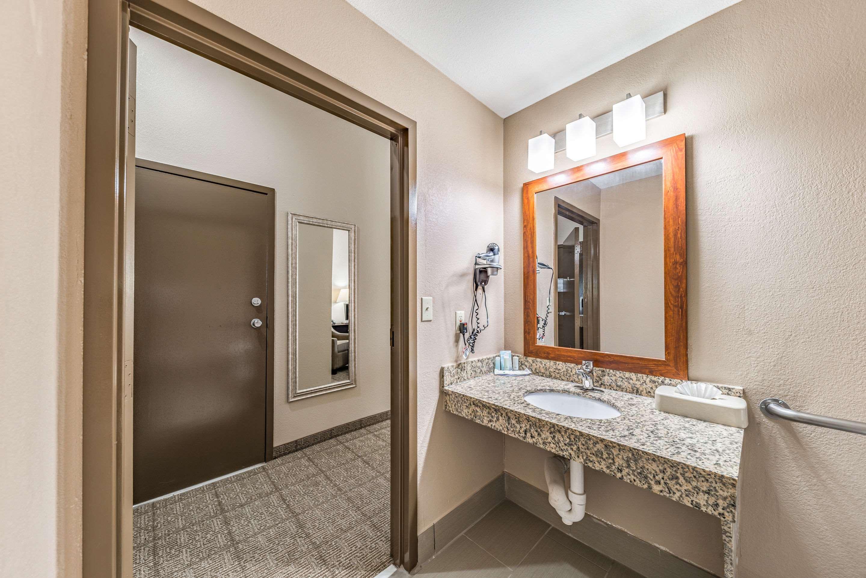 Quality Inn West Plano - Dallas Экстерьер фото